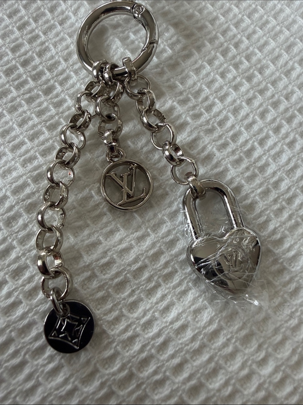 Silver Heart Padlock style Charm Keychain with Chain Tassels handmade - Picture 4 of 7